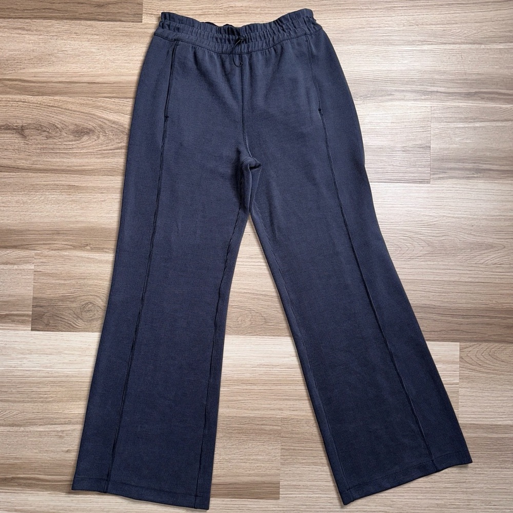 Lululemon grey/black ribbed softstreme pants